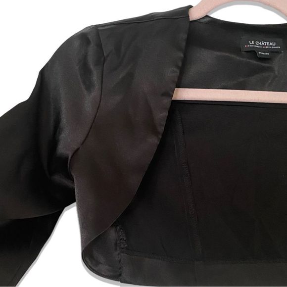 Le Château: Cropped Elbow Sleeve Length Shrug - Picture 3 of 6